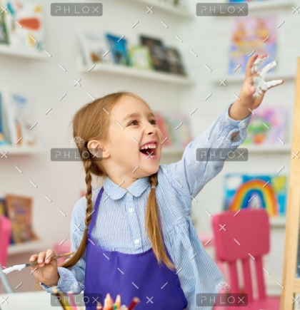 demo-attachment-1017-cute-little-girl-having-fun-with-paint-FZCA96Y-e1589794941389